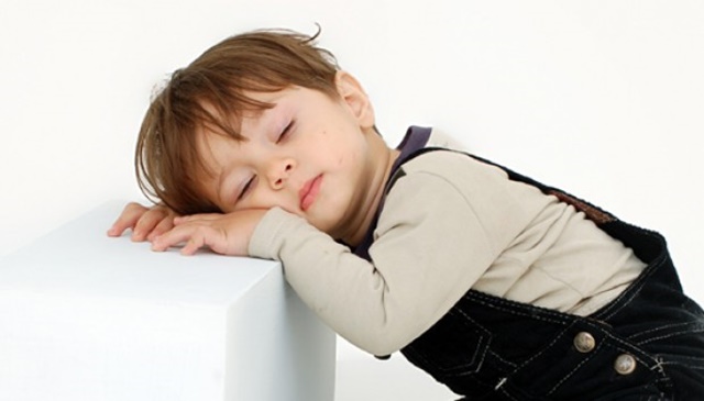 Anak-mengantuk-dan-kelelahan