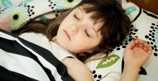 waktu-anak-tidur-ideal-640x330